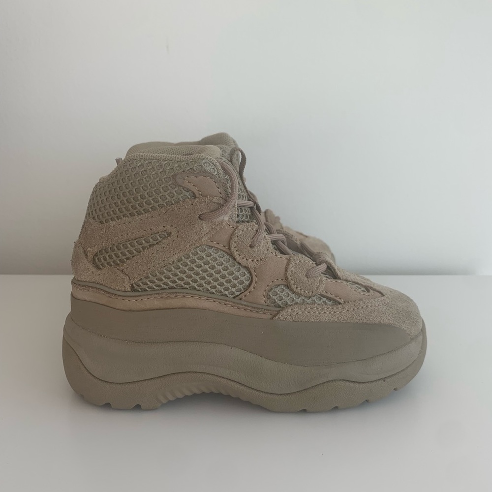 Yeezy dessert boot in tan